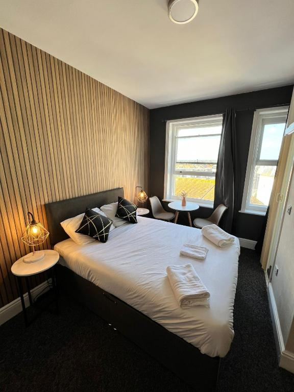 Marine Parade Hotel gallery image 2